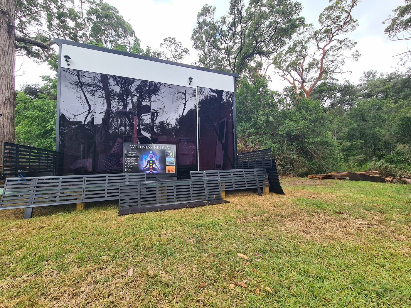 Sleek portable home in Australian landscape